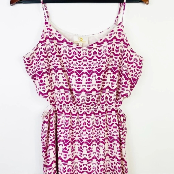 COLLECTIVE CONCEPTS Pink White Cutout Sides Dress Size Large - Picture 3 of 6